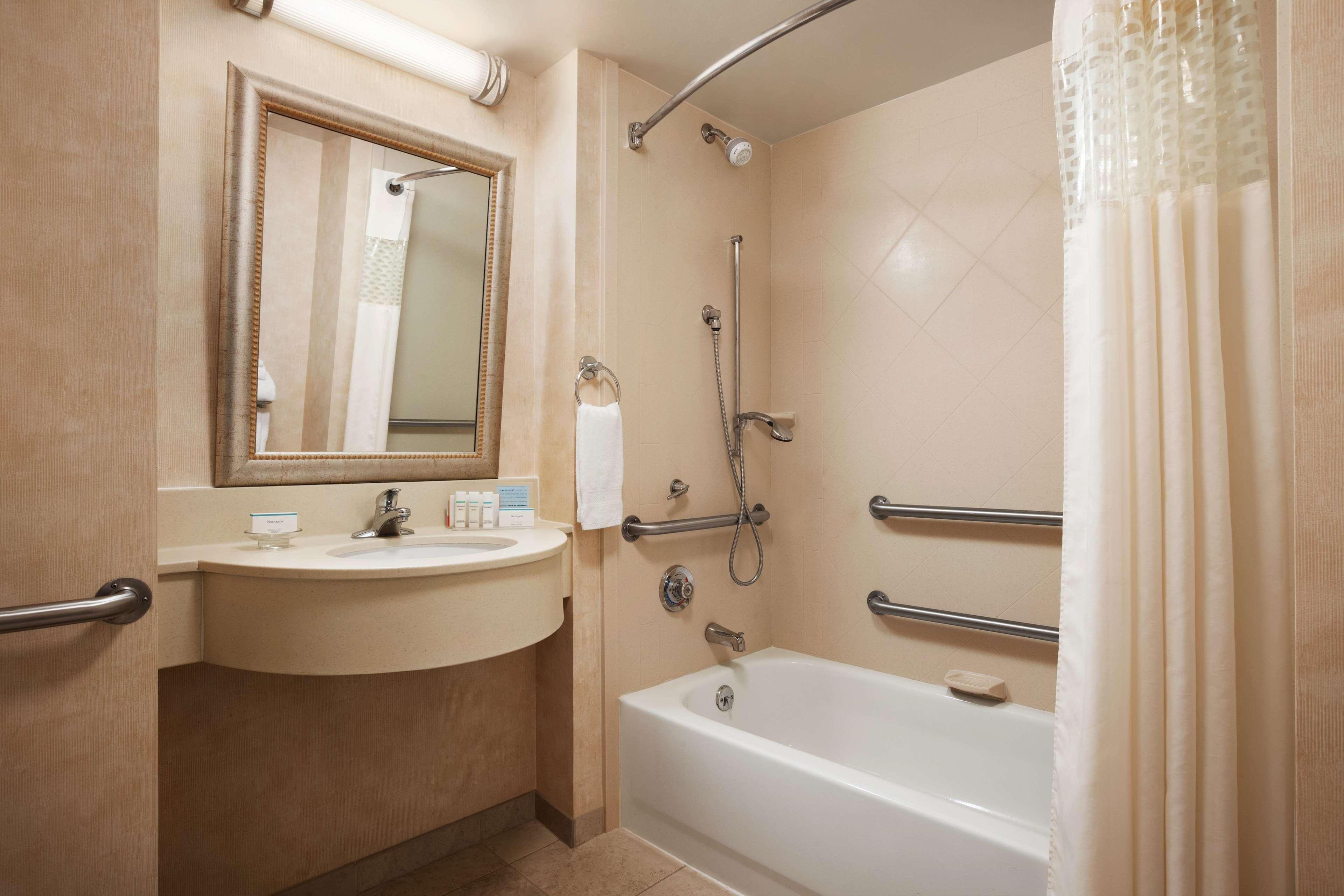 Hampton Inn Geneva Zewnętrze zdjęcie